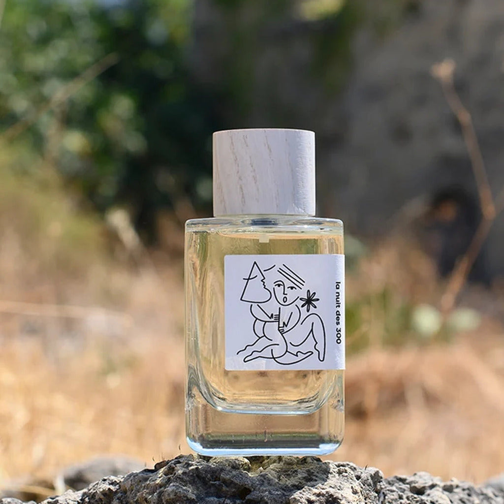 Hellenist La Nuit des 300 bottle on stone