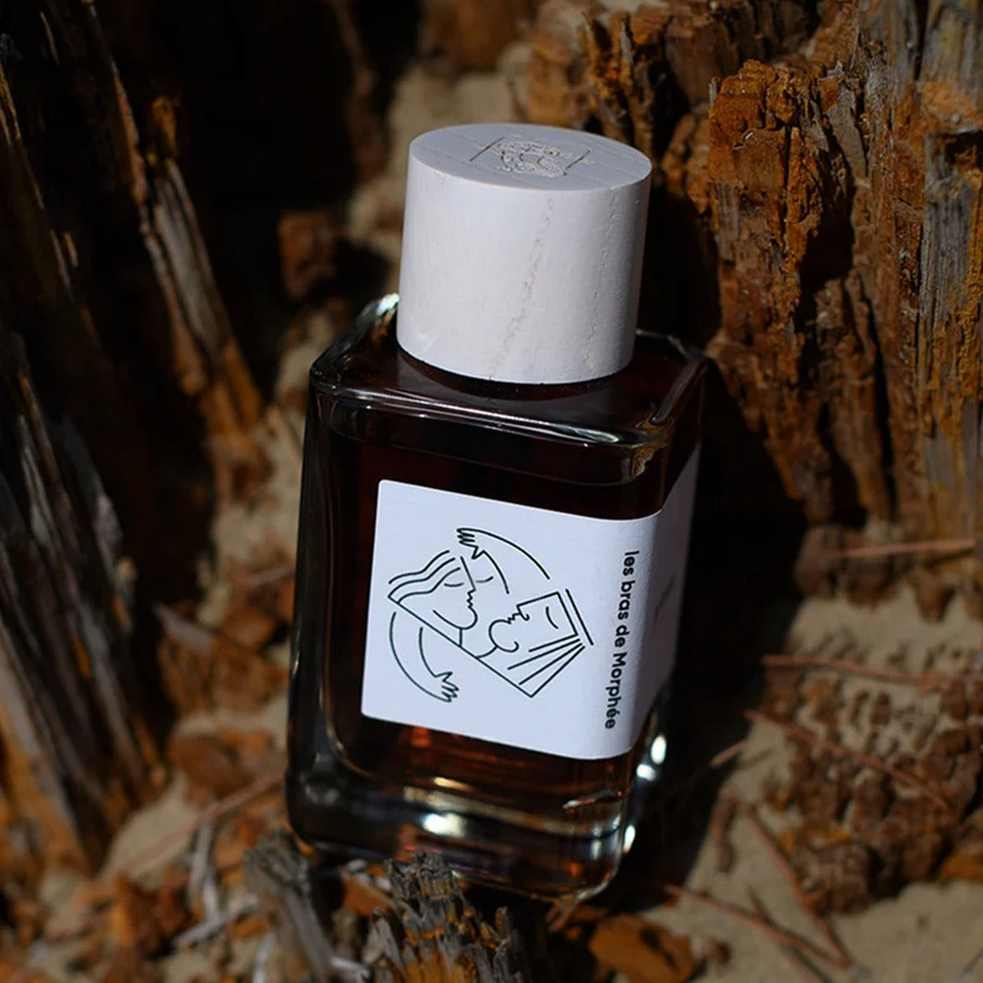 Hellenist Les Bras de Morphee bottle on driftwood