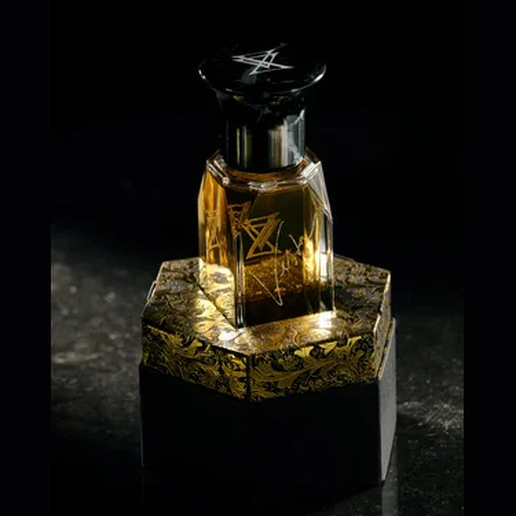 Extra Virgo Vesta bottle on its gilded plinth
