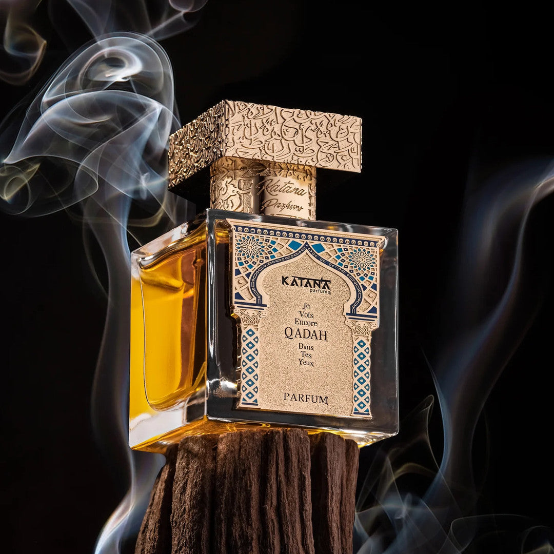 Katana Parfums Je Vois Encore Qadah Dans Tes Yeux parfum bottle with agarwood and smoke